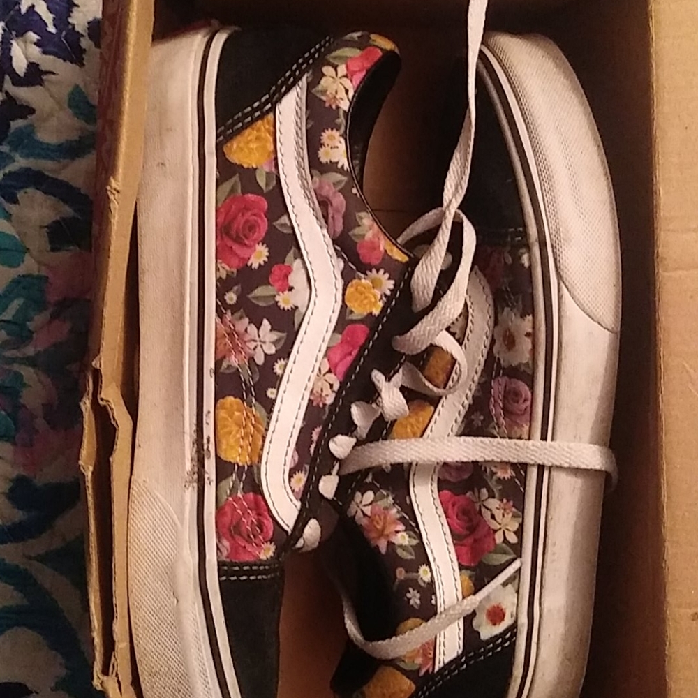 Vans - Picture 1 of 2